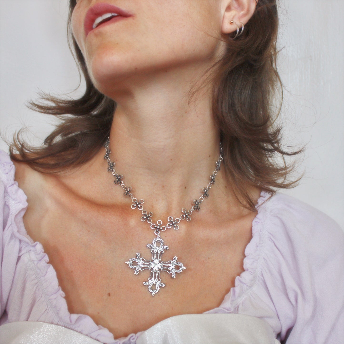 Ring Around the Rosie Choker in Silver