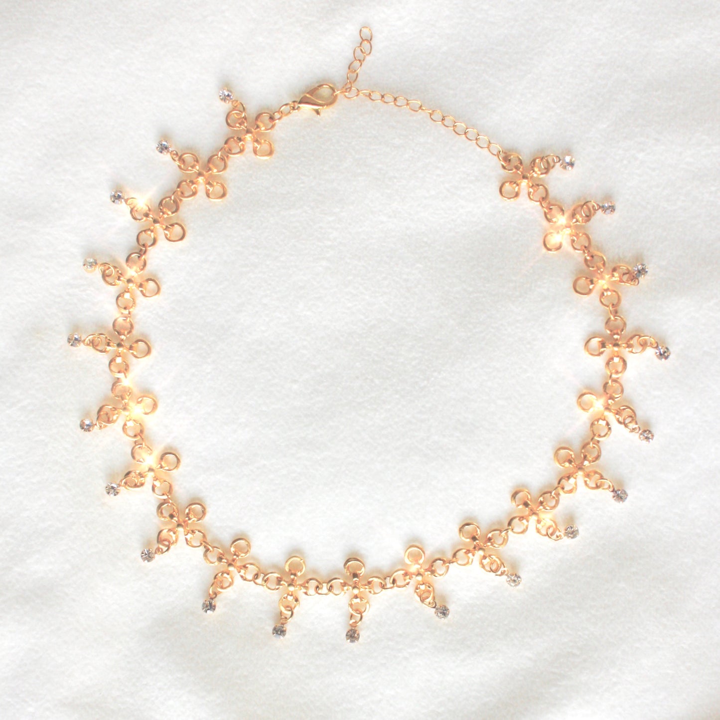 Interconnected Choker in Gold
