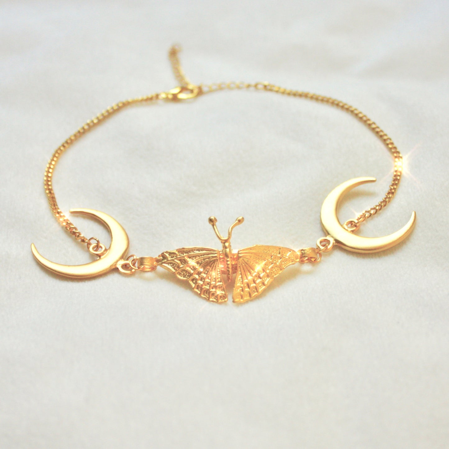 Out of the Woods Choker in Gold