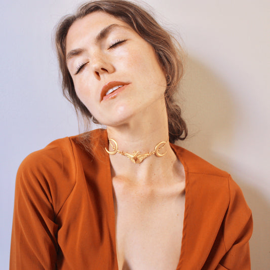 Out of the Woods Choker in Gold