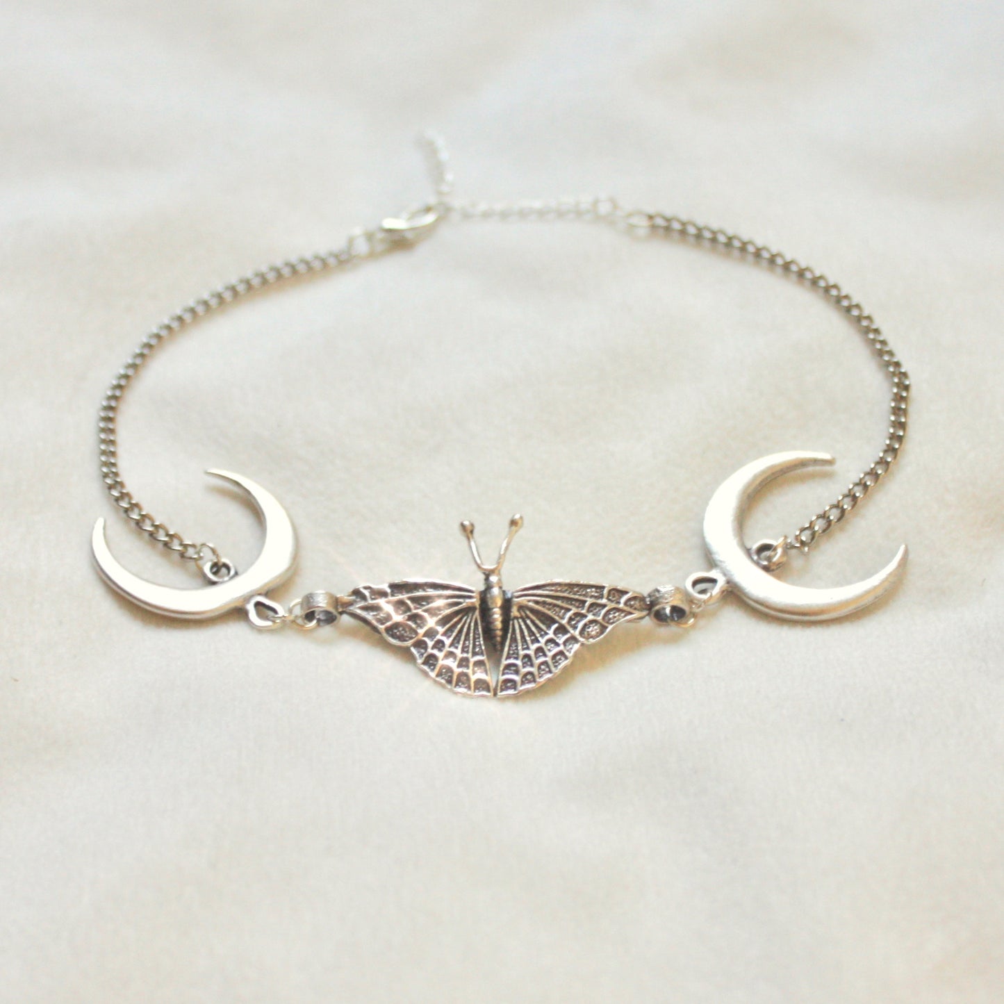 Out of the Woods Choker in Silver