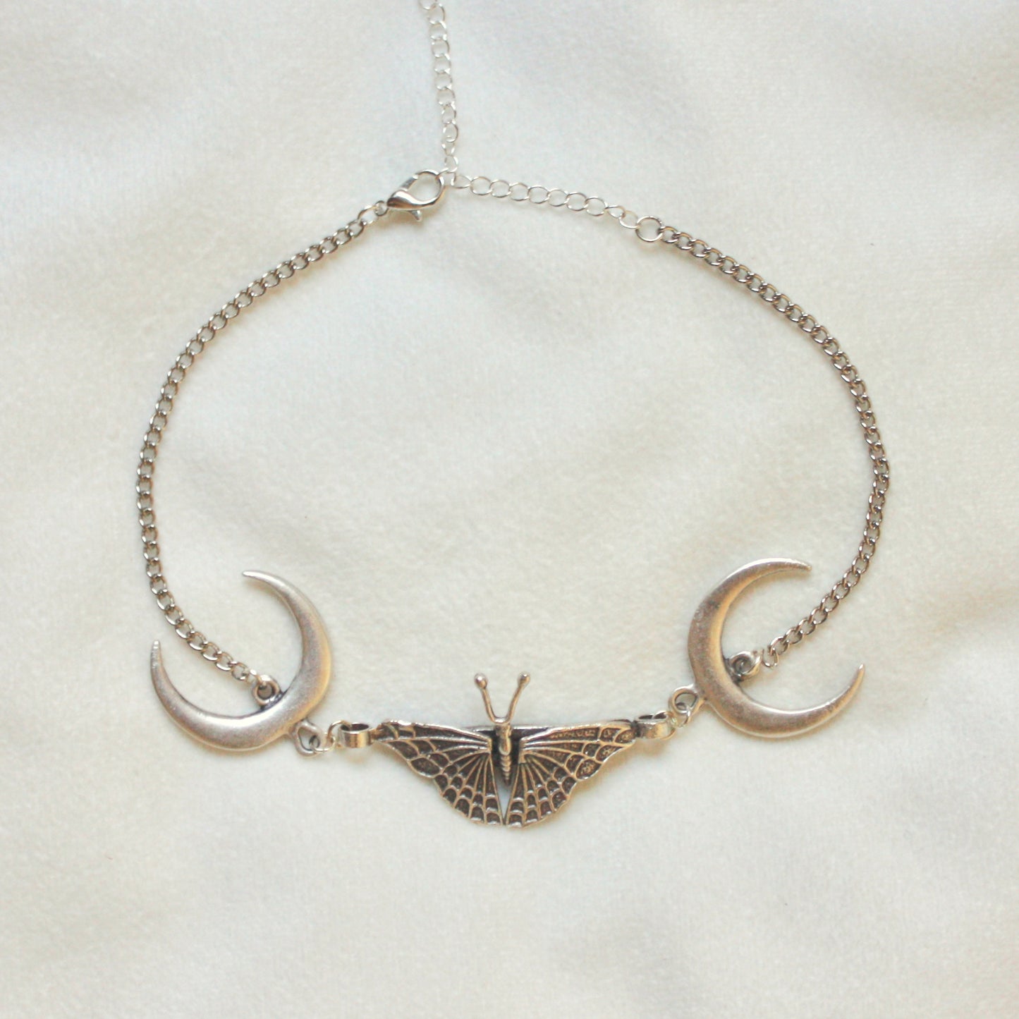 Out of the Woods Choker in Silver