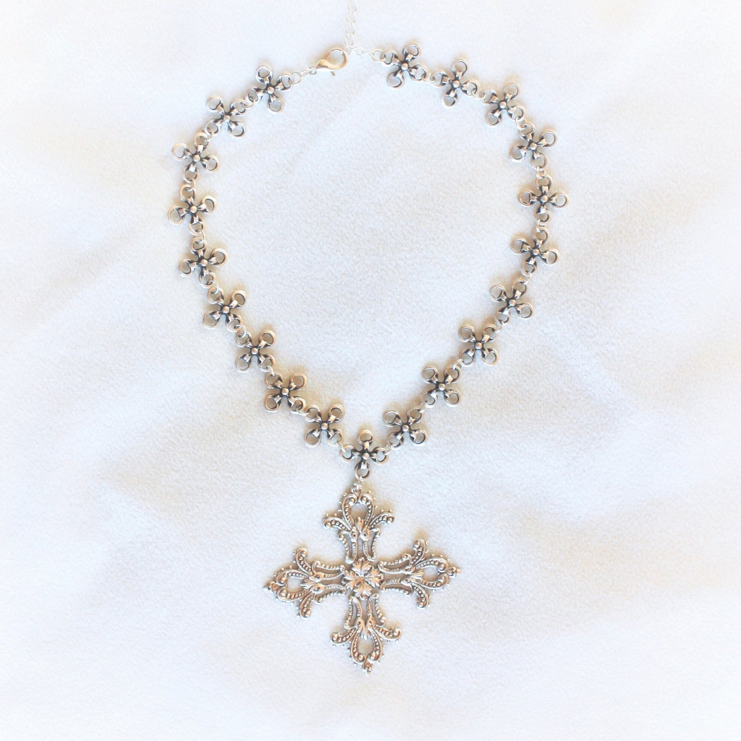 Ring Around the Rosie Choker in Silver