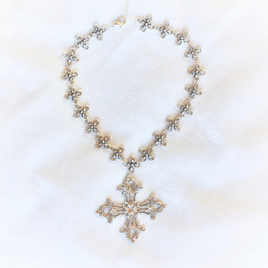 Ring Around the Rosie Choker in Silver