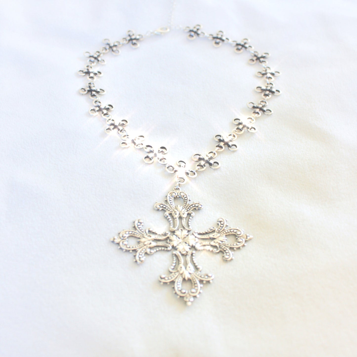 Ring Around the Rosie Choker in Silver
