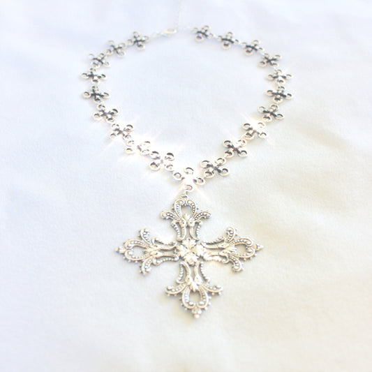 Ring Around the Rosie Choker in Silver