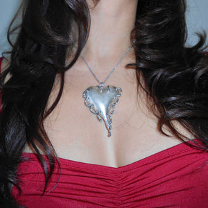 Bleeding Hearts Choker in Silver