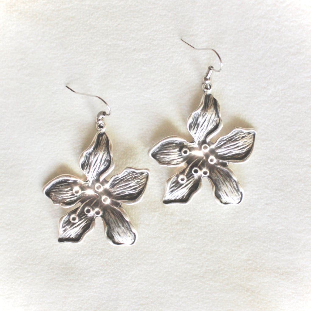 Gentle Earrings in Silver