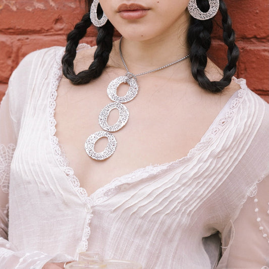 Holeness Choker