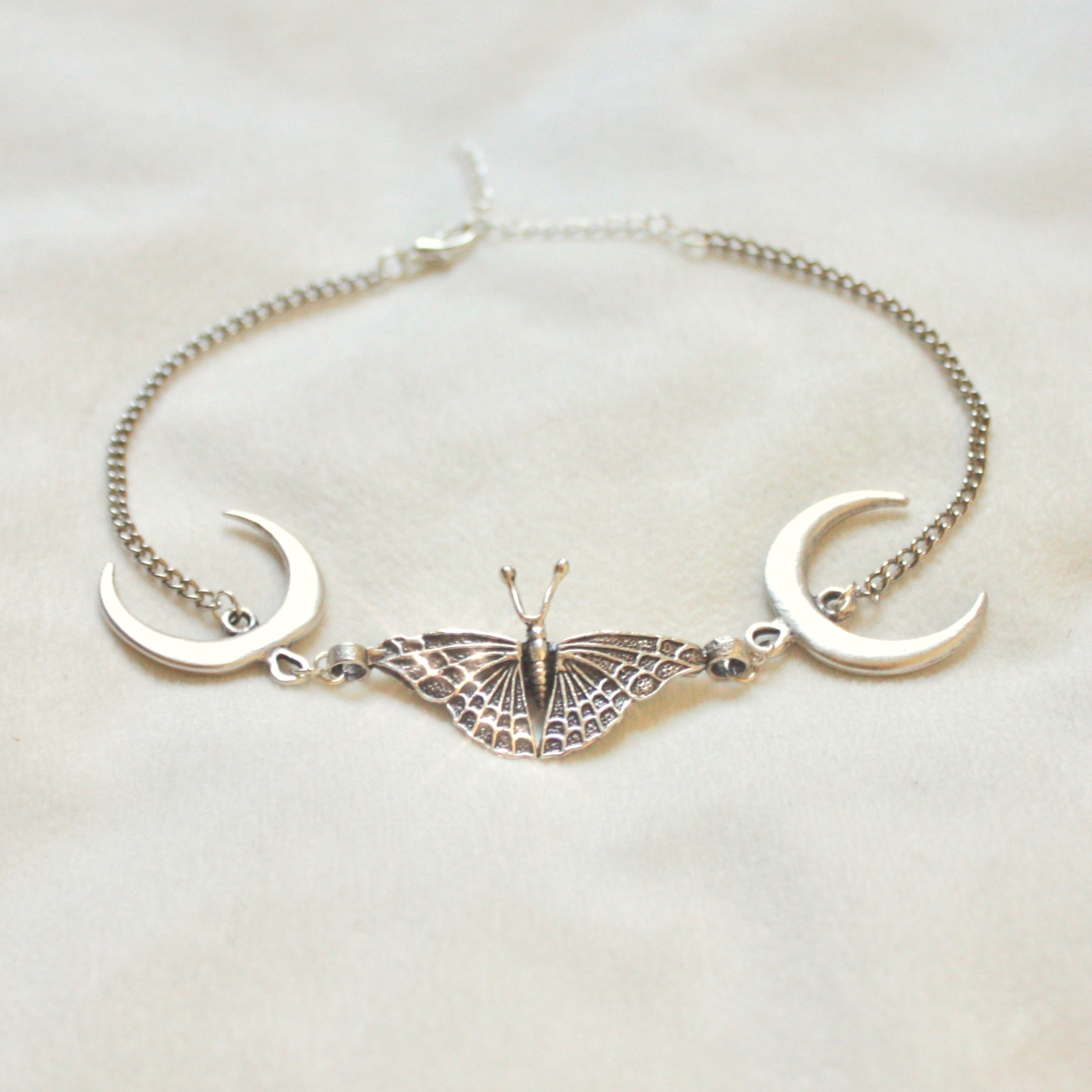 Out of the Woods Choker in Silver