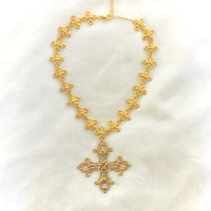 Ring Around the Rosie Choker in Gold
