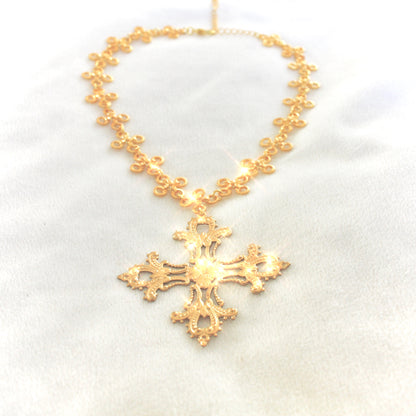 Ring Around the Rosie Choker in Gold